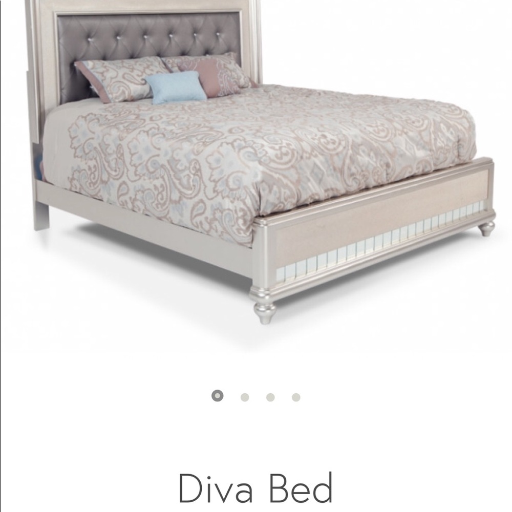 Bob’s Furniture Diva Full Sizebed Frame